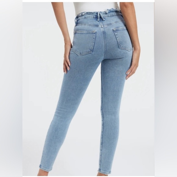 ⭐️ Good American GOOD LEGS distressed waist sculpting Jean NWT - Picture 3 of 10